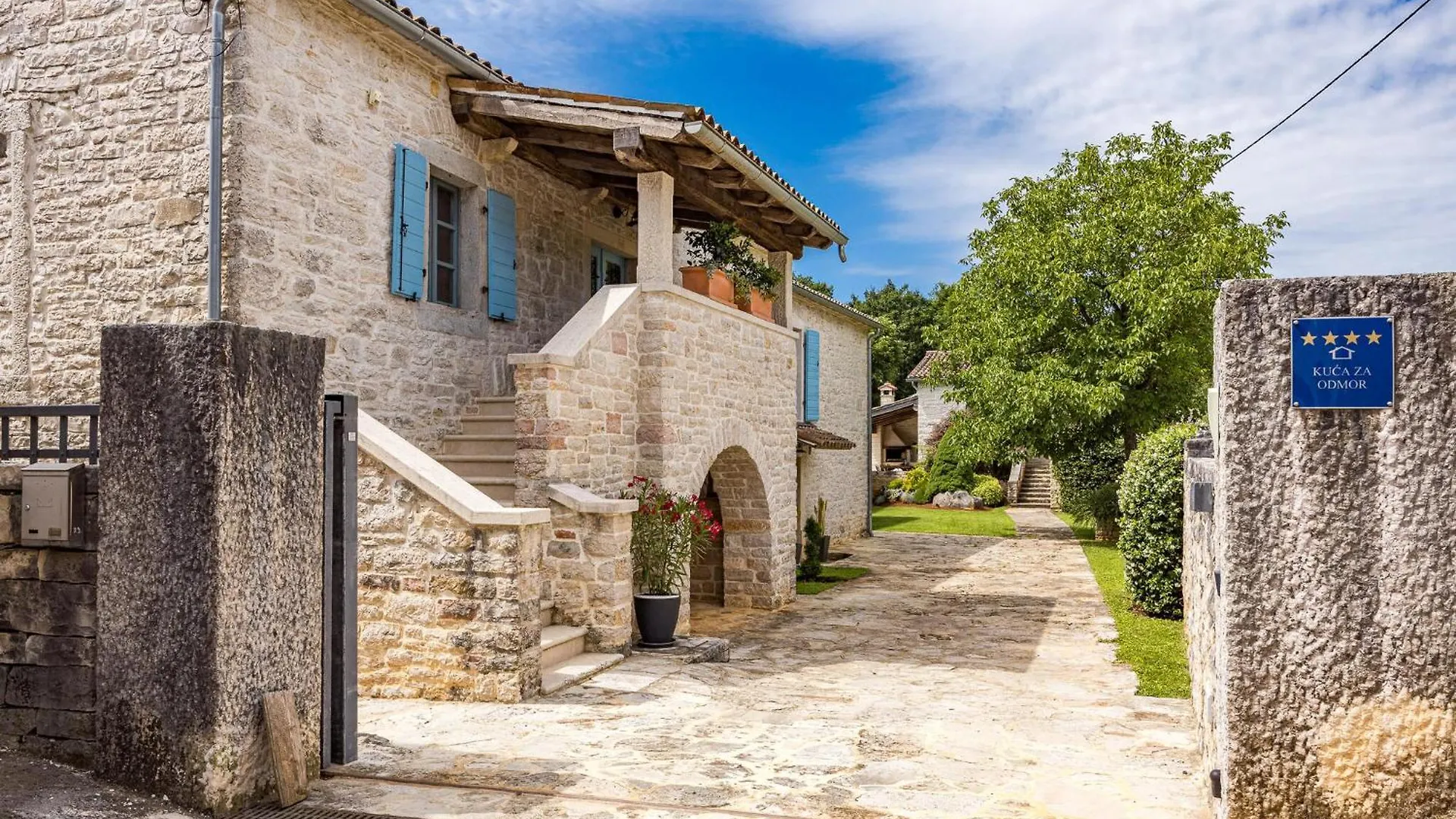 Villa Castela Vela Traba Holiday home
